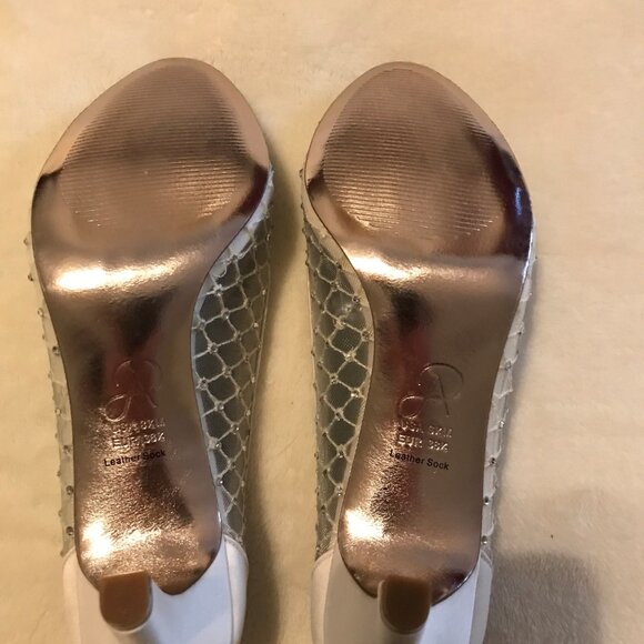 NEW IN BOX Adrianna Papell Ivory Saba Mesh Heel - Picture 10 of 10